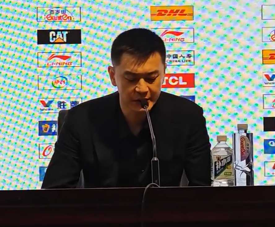 百度体育赛事资讯-输广东发布会！杨鸣直指上半场问题+赞2小将，并回怼记者战术倾斜